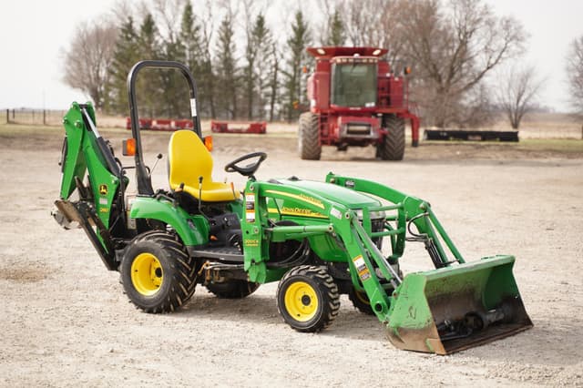 Image of John Deere 2305 equipment image 2