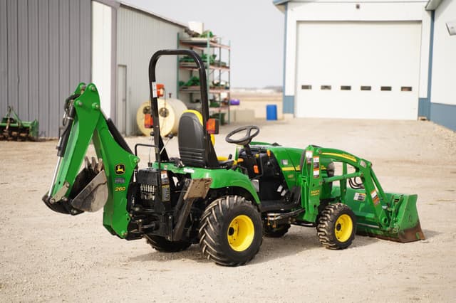 Image of John Deere 2305 equipment image 4