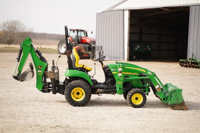 Image of John Deere 2305 equipment image 3