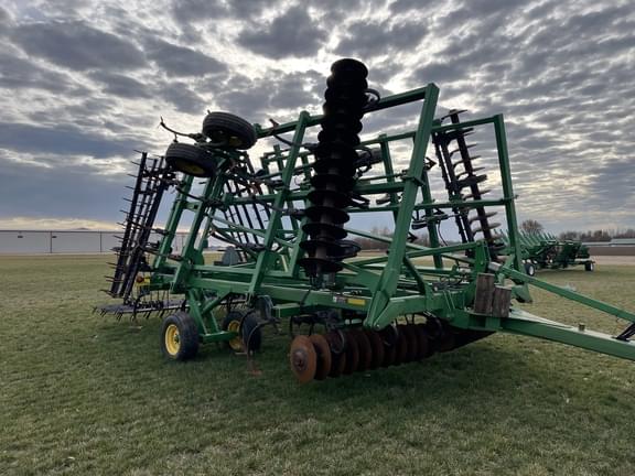 Image of John Deere 2310 equipment image 1