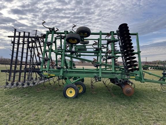 Image of John Deere 2310 equipment image 3