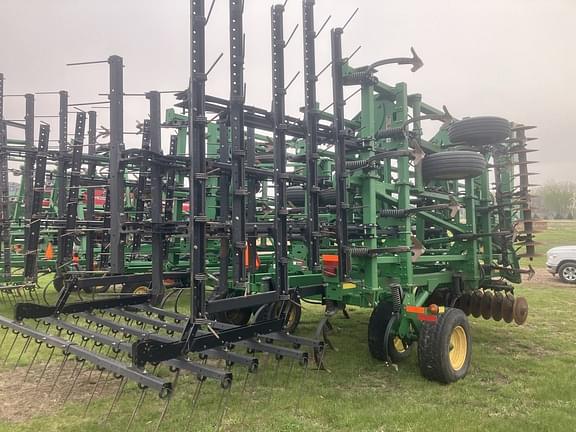 Image of John Deere 2310 equipment image 4