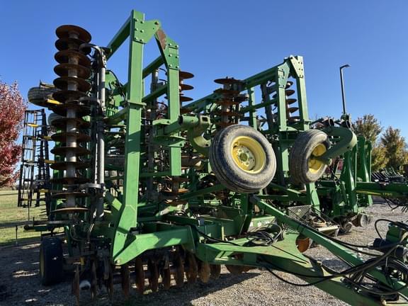 Image of John Deere 2310 equipment image 2