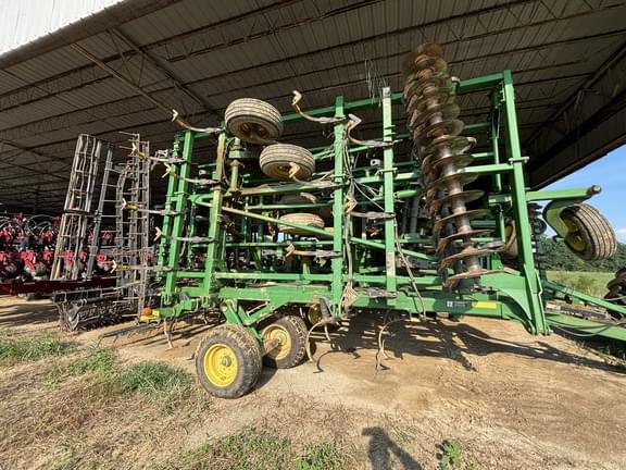 Image of John Deere 2310 equipment image 3