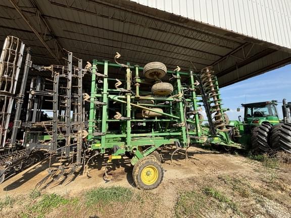 Image of John Deere 2310 equipment image 4