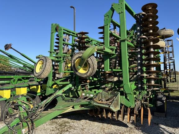 Image of John Deere 2310 equipment image 1