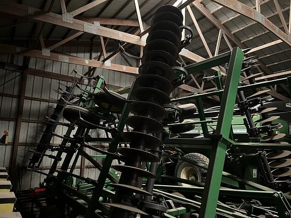 Image of John Deere 2310 equipment image 4