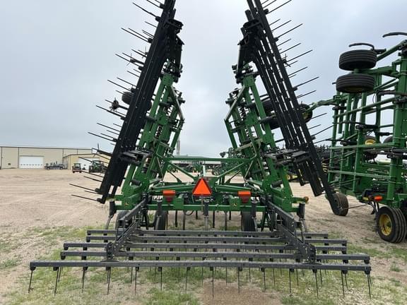 Image of John Deere 2310 equipment image 4