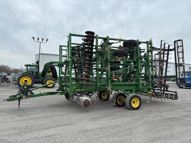 Image of John Deere 2310 equipment image 3