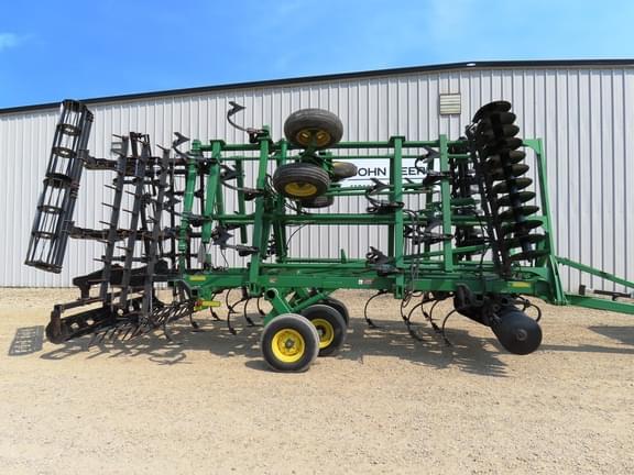 Image of John Deere 2310 equipment image 2