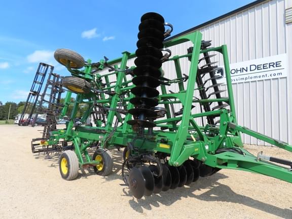Image of John Deere 2310 equipment image 4