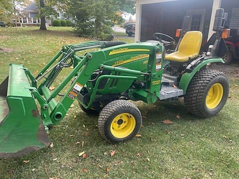 Image of John Deere 2320 Image 1