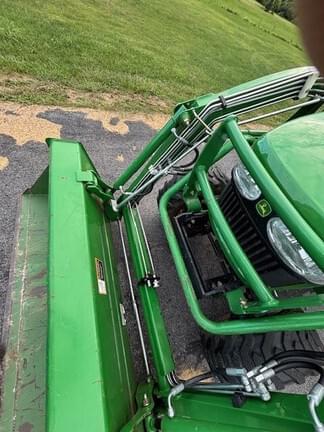 Image of John Deere 2320 equipment image 4