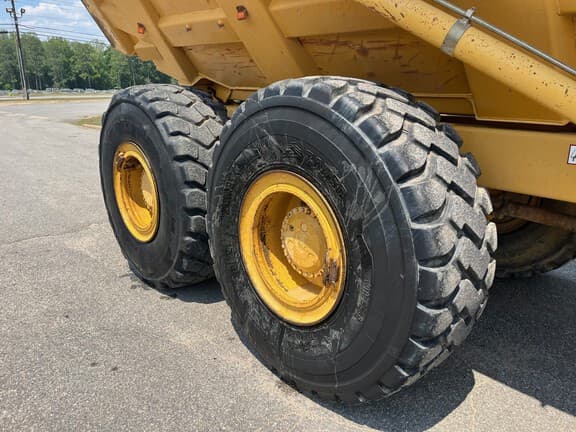 Image of John Deere 250D equipment image 4