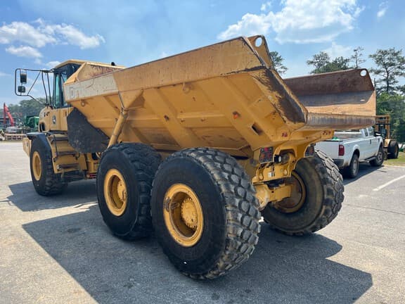 Image of John Deere 250D equipment image 2