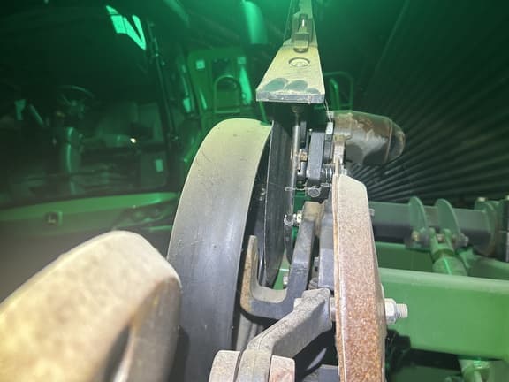 Image of John Deere 2510H equipment image 4
