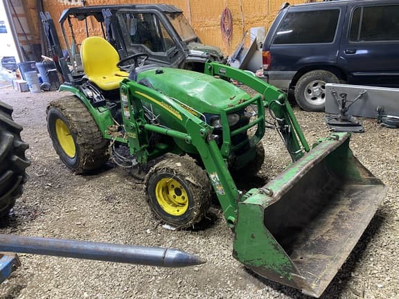 Image of John Deere 2520 equipment image 1