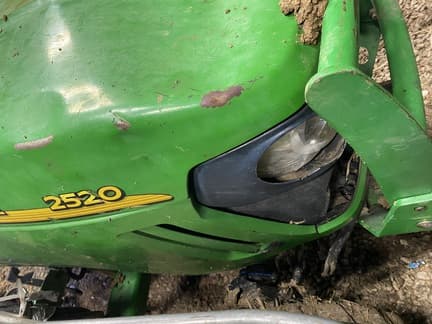 Image of John Deere 2520 equipment image 3