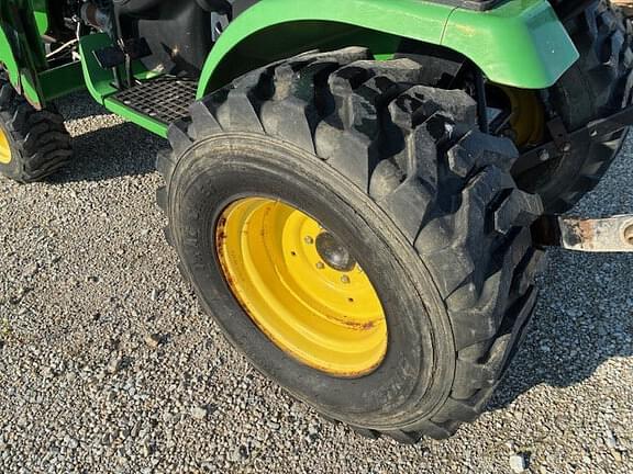 Image of John Deere 2520 equipment image 4