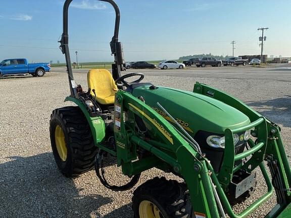 Image of John Deere 2520 equipment image 1