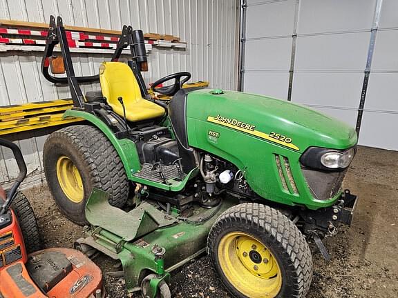 Image of John Deere 2520 equipment image 2