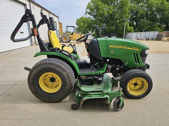Image of John Deere 2520 equipment image 3
