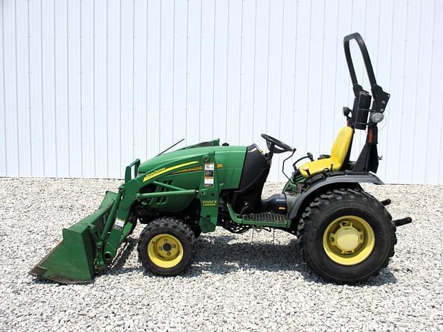 Image of John Deere 2520 equipment image 1