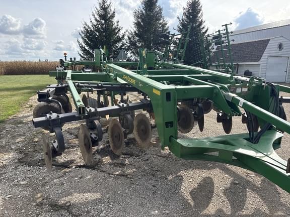 Image of John Deere 2700 equipment image 4