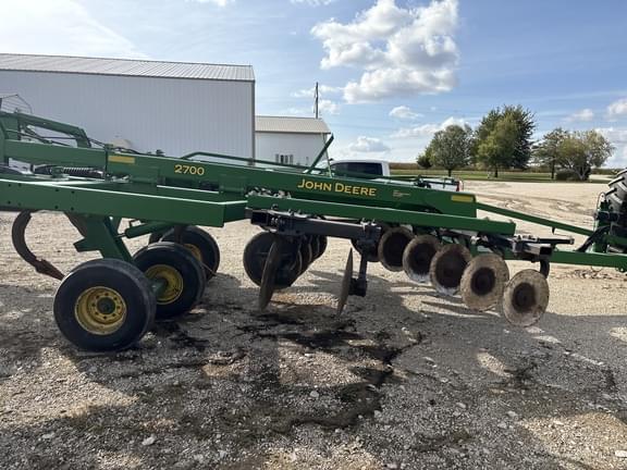 Image of John Deere 2700 equipment image 3