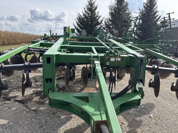 Image of John Deere 2700 equipment image 1