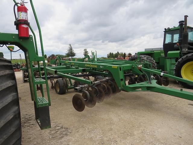 Image of John Deere 2700 equipment image 1