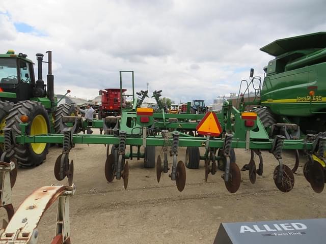 Image of John Deere 2700 equipment image 4
