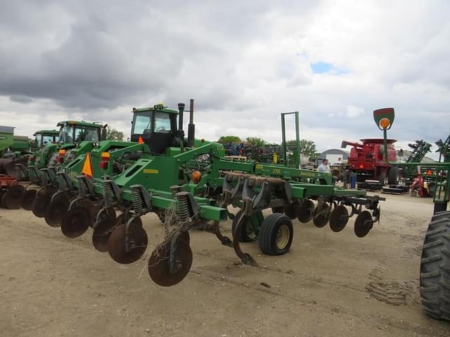 Image of John Deere 2700 equipment image 3