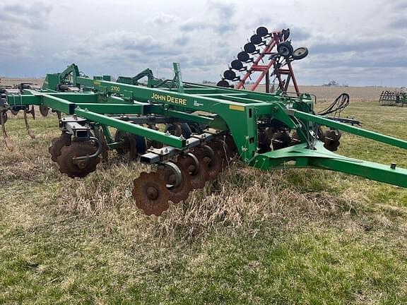Image of John Deere 2700 equipment image 1