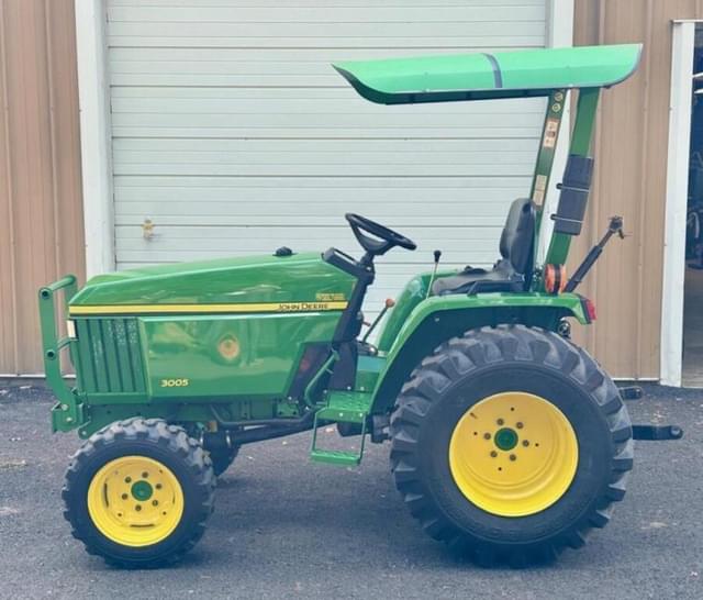 Image of John Deere 3005 equipment image 3