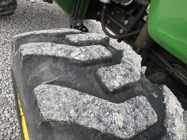 Image of John Deere 3038E equipment image 4