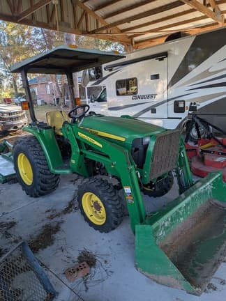 Image of John Deere 3038E equipment image 4