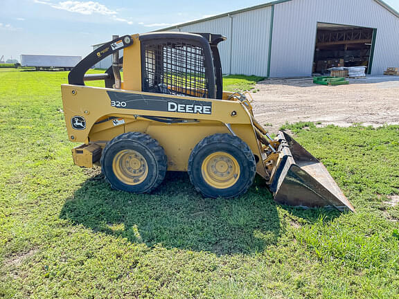 Image of John Deere 320 equipment image 3