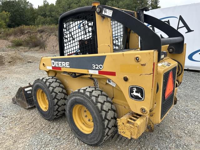 Image of John Deere 320 equipment image 2