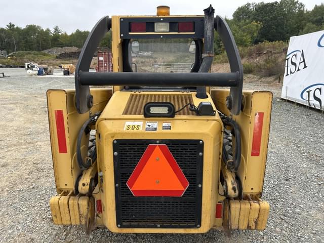 Image of John Deere 320 equipment image 3