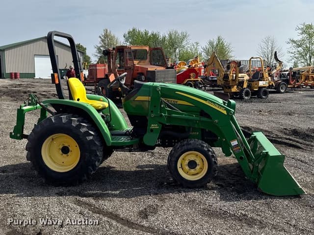 Image of John Deere 3203 equipment image 3