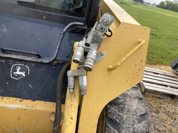 Image of John Deere 325 equipment image 3