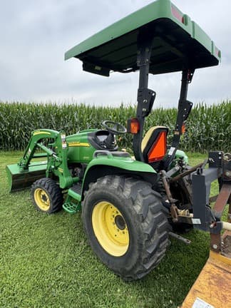 Image of John Deere 3320 equipment image 1