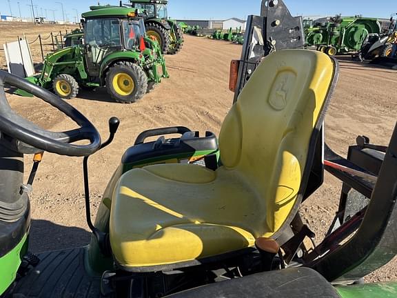 Image of John Deere 3320 equipment image 4