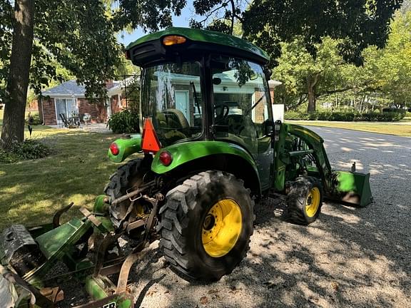 Image of John Deere 3320 equipment image 4