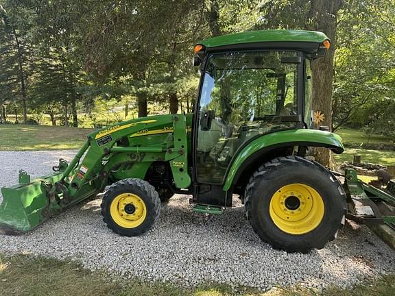 Image of John Deere 3320 equipment image 1