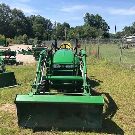 Image of John Deere 3320 equipment image 3