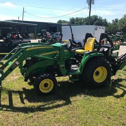 Image of John Deere 3320 equipment image 4