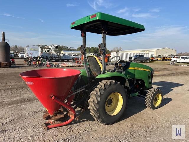 Image of John Deere 3320 equipment image 4