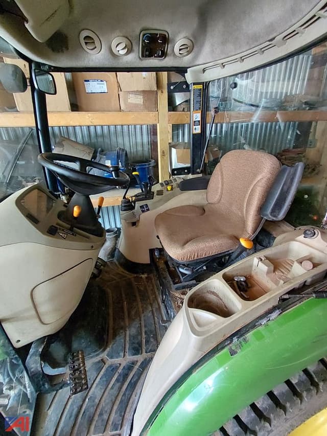 Image of John Deere 3320 equipment image 3